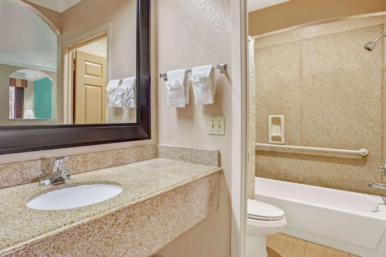 Super 8 By Wyndham Galveston Hotel Exterior foto